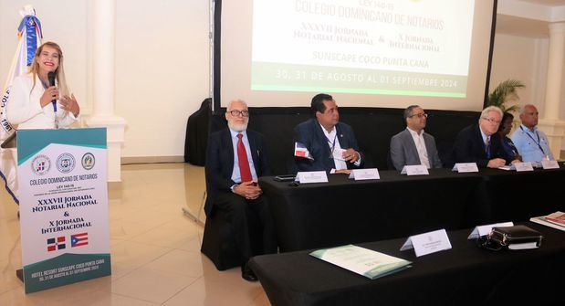 La presidenta del Colegio de Notarios, Laura Sánchez Jiménez, pronuncia las palabras de apertura.