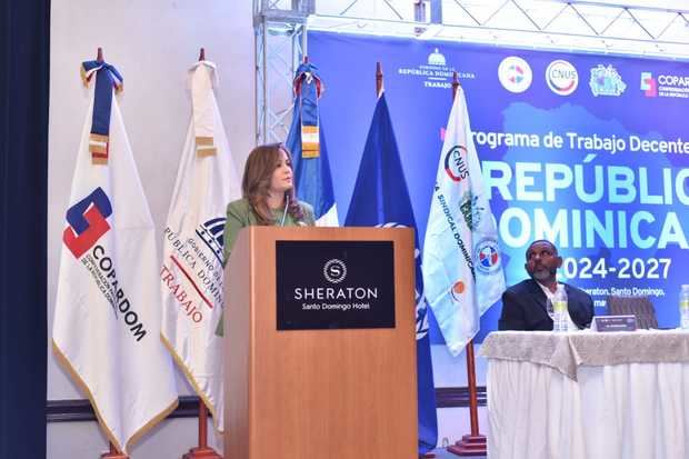 La presidenta de Copardom, Laura Peña Izquierdo, interviene en el acto.