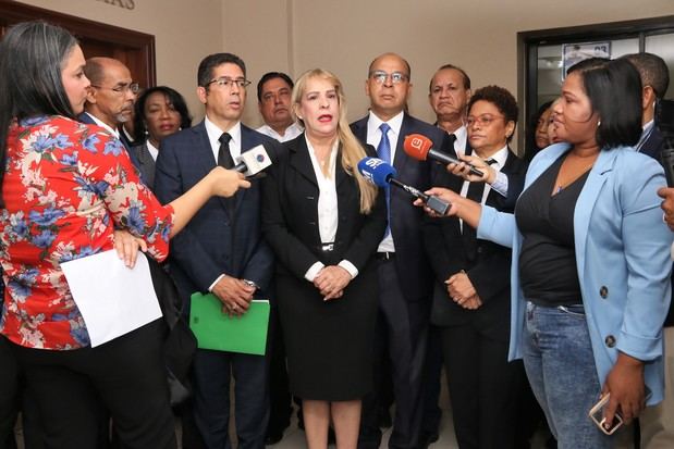 La presidente del Colegio de Notarios, Laura Sánchez Jiménez, y miembros del gremio.