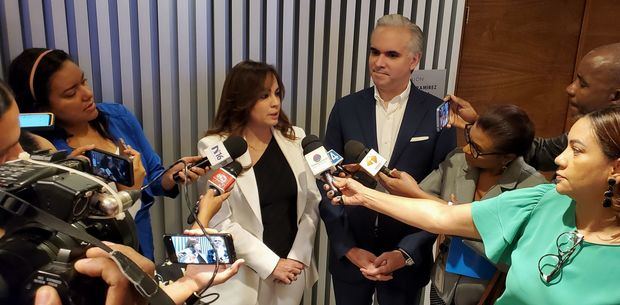 La presidenta de la Copardom, Laura Peña Izquierdo y el ministro de Trabajo, Luis Miguel De Camps.