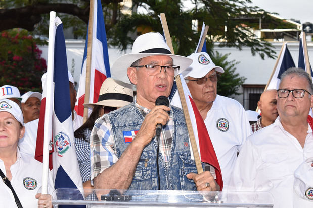 El presidente del Instituto Duartiano, Wilson Gómez Ramírez, interviene en la actividad.