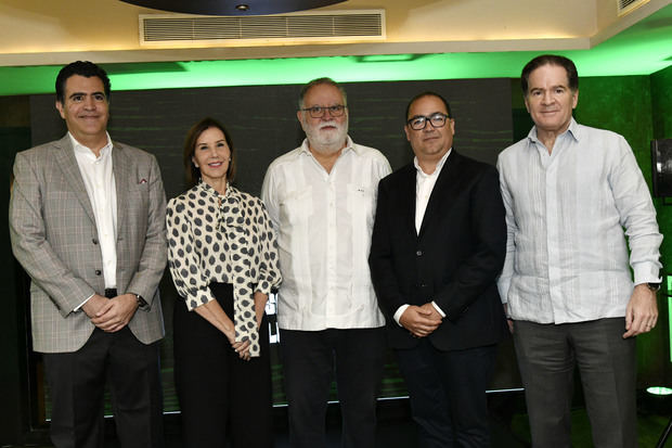 Manuel Pellerano, Rosangela Pellerano, Arturo Pellerano, Alejandro Vargas y Manuel Corripio.
