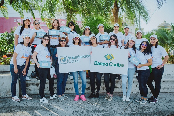 Voluntarios de Banco Caribe.