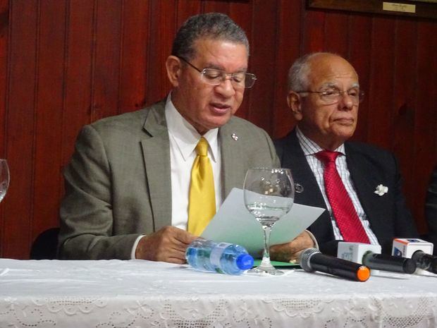 El vicepresidente y el secretario general del Instituto Duartiano, Wilson Gómez Ramírez y Manuel Rodríguez Grullón, en la rueda de prensa.

