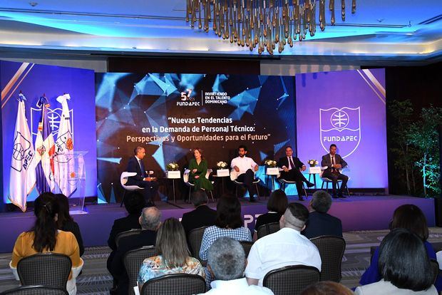 Expositores en el Panel sobre Nuevas Tendencias en la Demanda de Personal Técnico en la Rep. Dom. En el marco 57 aniversario FUNDAPEC.