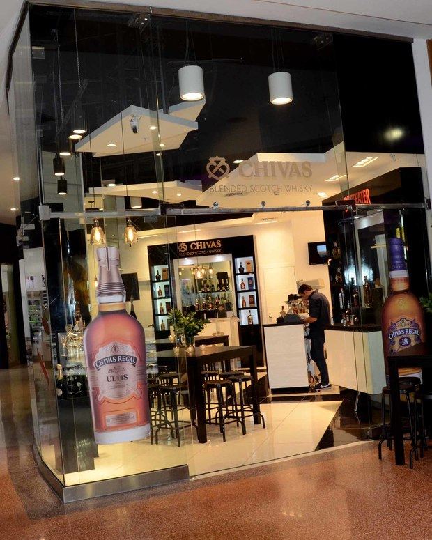 Fachada Tienda “Pop up Store” de La empresa Pernod Ricard Dominicana, S.A. en Blue Mall