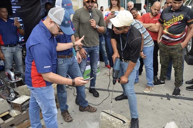 Luis Ferrerías participando en el  Concurso de Taladro marca Bosch.