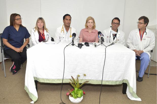  Ihara Fernández, Janine Henson, Víctor Cuello, Susana Messina de Caro, Pedro Ureña Velásquez y Kirk Walker.