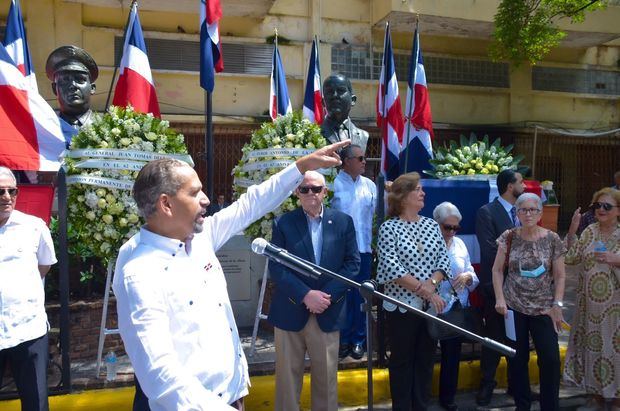  Juan Pablo Uribe, mientras se dirige a los presentes.