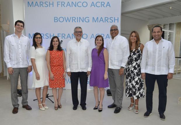 Robert Fernández, Daniela Ortiz, Laura Acra, Enrique Valdez, Vivian Acra, Armando Rojas, Hilda Piña y Leo 