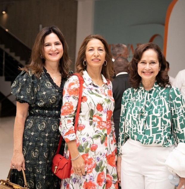 Bethania de Rizek, Sarah de Rizek y Lidia Rodríguez.  