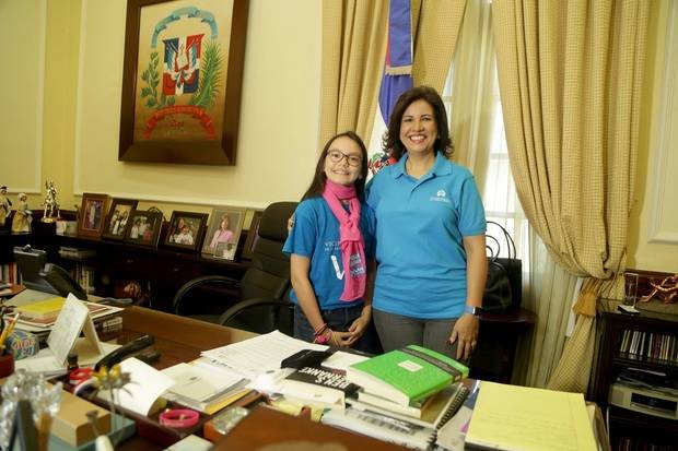 Sara Estela Mendoza Báez, junto a la vicepresidenta Margarita Cedeño. 