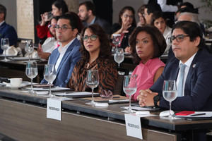 Jorge Subero, vicepresidente ejecutivo de Cap Cana; Josefina Navarro, vicepresidenta senior de comunicación y responsabilidad social del Banco BHD León; Dania Heredia, presidenta de Ecored, y Rodrigo Castañeda, representante en el país de la FAO.