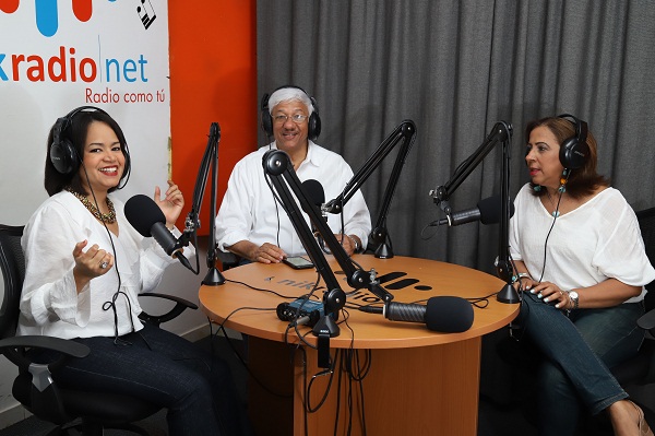  Karina López, Osvaldo Soriano y Mayra De Peña en UnikRadio