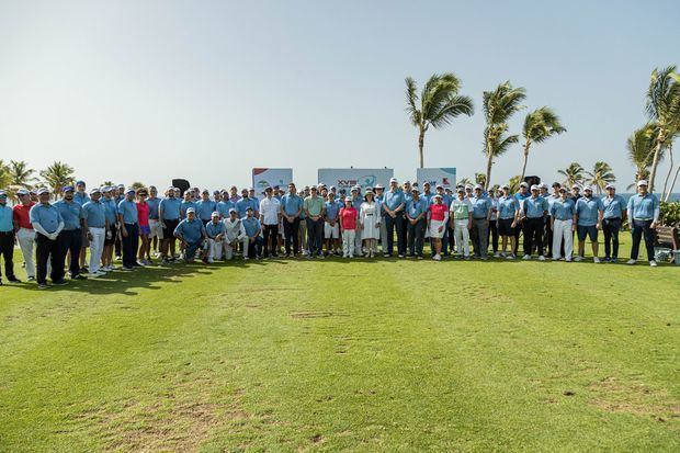 Los jugadores y directivos de Adoexpo al inicio de la competición.