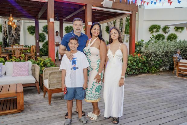 Alvin, Carlos, Rocío y Sarah Aybar.