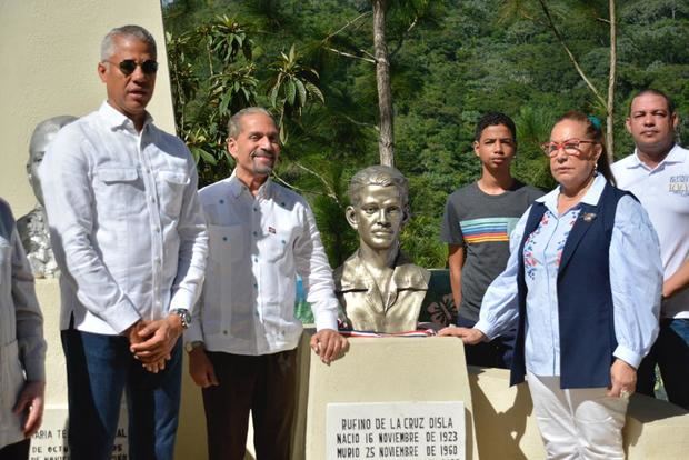 Andrés Cueto, Juan Pablo Uribe y Rosa Santos.