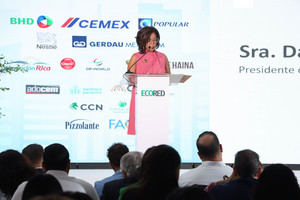 La presidenta de Ecored, Dania Heredia, pronuncia las palabras de apertura del seminario “Ganancias Sostenibles 2023”.