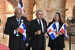 Duartianos exigen retiro de restos de Pedro Santana del Panteón Nacional