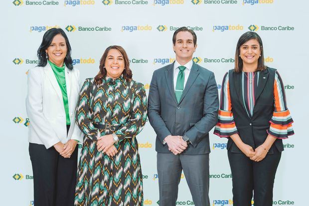 Victoria Thomas, Hellen Villar, José Alonso y Elvira Beltré.