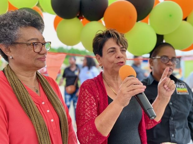 
Desde la izquierda, Virtudes Berroa, vicepresidenta ejecutiva de BRA; Bertilia Fernández, ex alcaldesa de Sabana Grande de Boya, y Matilde Marcial, oficial de programas de BRA.