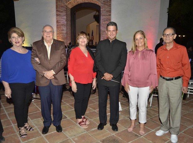 Awilda de Musa, Carlos Juan Musa Hazim, Aurora Musa Hazim, maestro Guillermo Mota, Belén Gómez  y Fermín Álvarez.