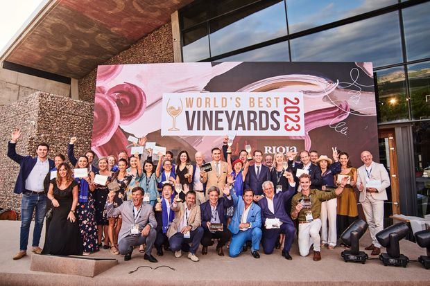 Fotografía grupal participantes en el  World's Best Vineyards  2023.