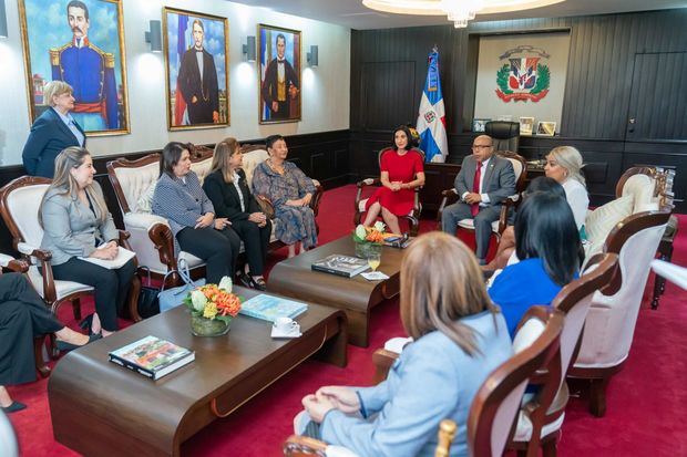 En la reunión, las entidades explicaron que la iniciativa legislativa tiene el objetivo de garantizar la atención integral a la primera infancia.