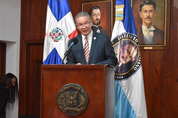 El presidente del Instituto Duartiano, Wilson Gómez Ramírez, pronuncia las palabras centrales del acto.