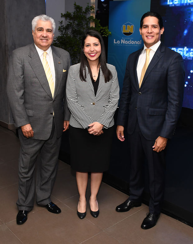 Julio Curiel, Elizabeth Mena y Omar Victoria.