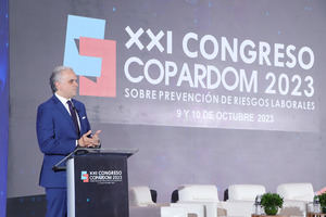 El ministro Luis Miguel De Camps interviene en la apertura del evento.