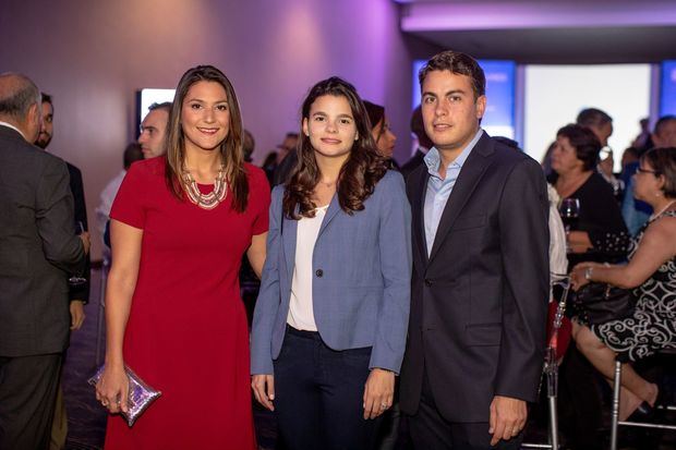 Adelle Ruiz, Beatriz Báez y Charles Reid.