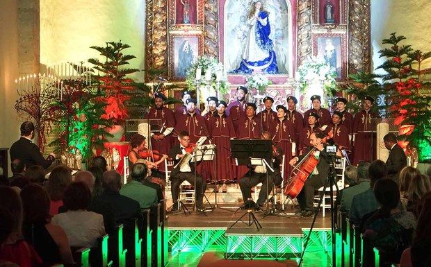 Coro Stella Maris acompañado del Conjunto Batuta.