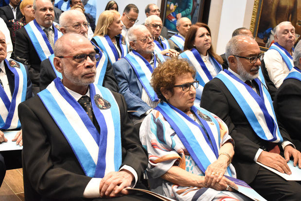 Las personalidades juramentadas como miembros de honor del ID.