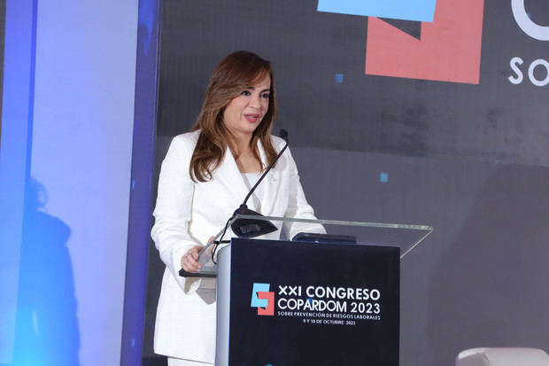 La presidente de la Copardom, Laura Peña, se dirige a los presentes.