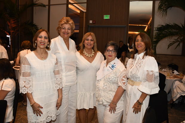 Elba Mateo de Paradas, Maribel Ramos, Jennisse Alemany, Maria Rosa Guerra y Iluminada Durán de Acosta.