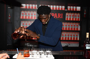 Heriberto Federico, ganador  del Primer lugar, por crear la receta más original del cocktail más famoso de la historia.