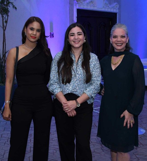 Sanya  González, Michelle Benavides y Cesarina Benavides.