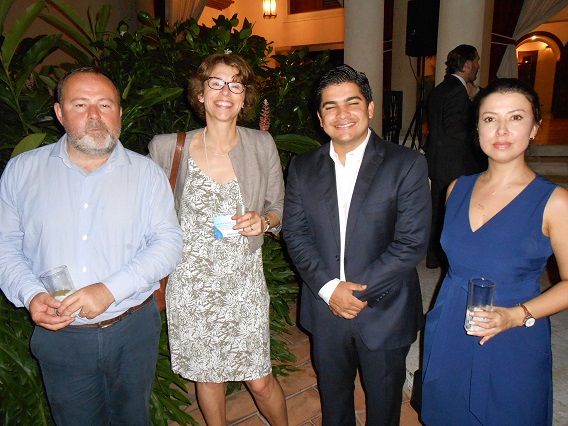 Embajador de Francia agasaja a participantes en el Seminario