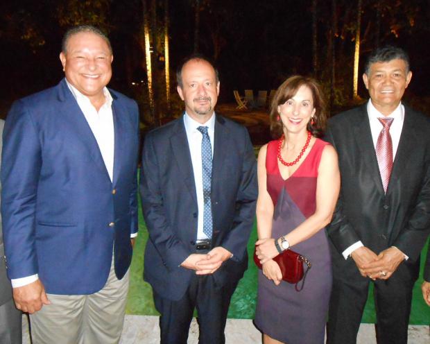 Embajador de Francia agasaja a participantes en el Seminario