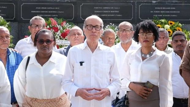 Max Puig en el Panteón Mausoleo Héroes de Constanza, Maimón y Estero Hondo.