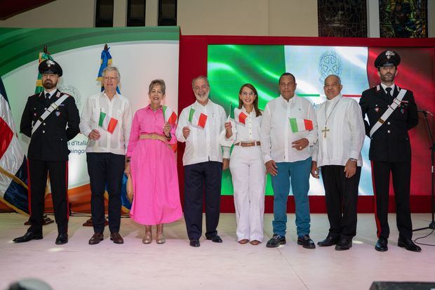 Gabriele Ratta, Roberto Casoni,Ginnette Bournigal, S. E. Stefano
Queirolo, Claritza Rochtte, Diómedes Roque García, Julio César Corniel Amaro y Ippazio
Pasquale Martella.
