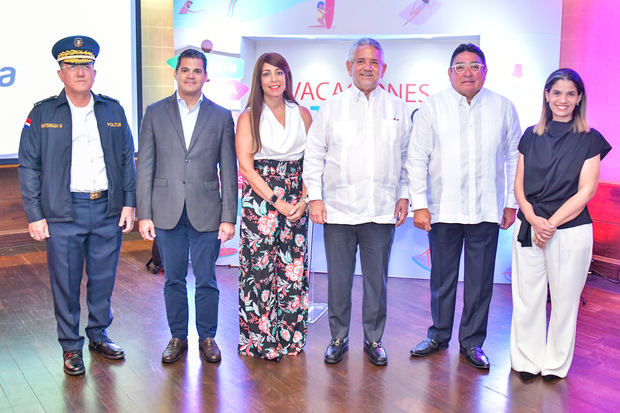 Minoru Matsunaga, David Llibre, Gina Eli, Roberto Henríquez, Miguel Calzada y Giselle Mateo Dannenberg.