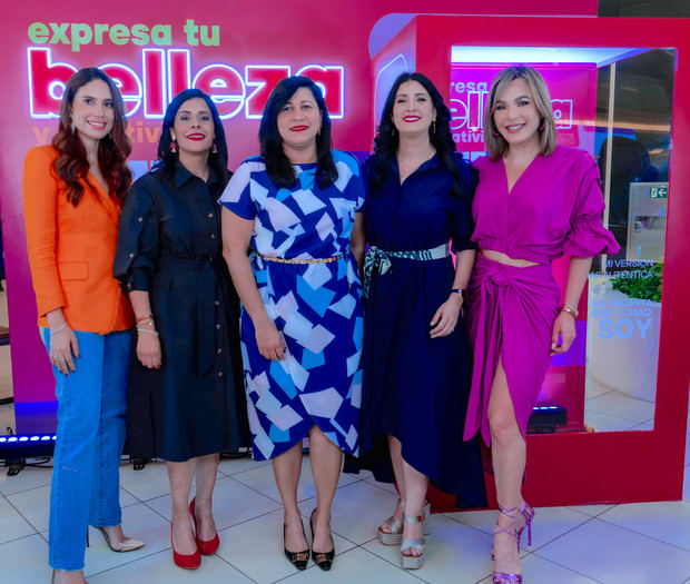 Katherine Collado, Madelyn Martínez, Cony Taveras, Alejandra Acta y Luz García.