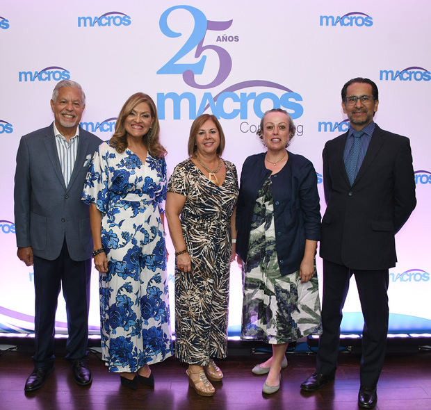 Israel Vargas, Miguelina Veras, Rosa Alicia Bravo, Wendy Pachano y Carlos Alberto Garcia.