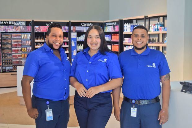 Onaldo Del Orbe, Patrick  Brito Jáquez y  Dary Alberto Mejía, encargados servicio al cliente.