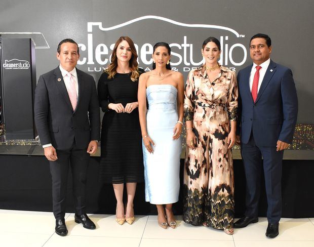 Yasser González, Arlene Diaz, Edith Marie Pérez de González , Laura Pérez de la Mota y Gustavo Polanco.