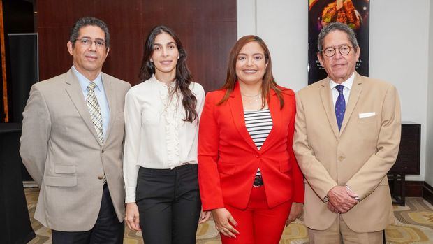 Manuel Olivero Feliz, Laura Pellerano, Yennifer Troncoso y Fernando González Nicolás.