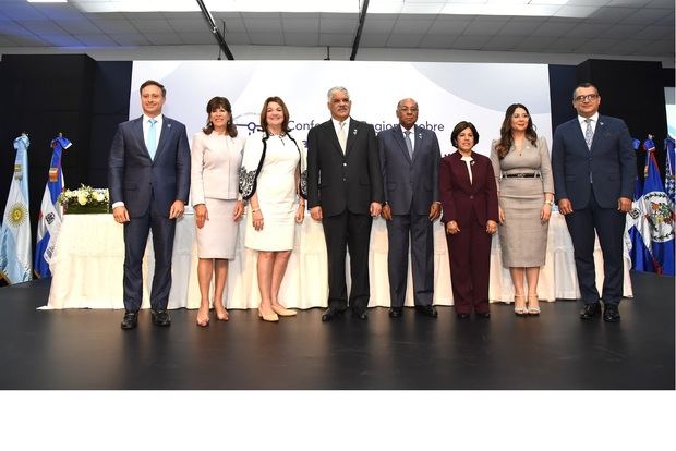  Jean Alaín Rodríguez, Robin Bernstein, Vanessa Ruiz, Miguel Vargas, Milton Ray Guevara, Nancy Salcedo, Kenia Lora y Román Jáquez.