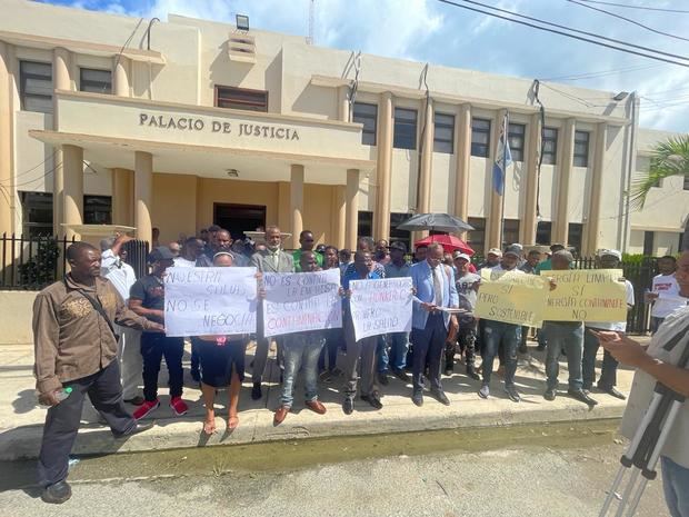 Depositan amparo contra generadora eléctrica contaminante en Samaná.